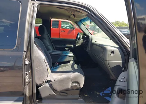 2001 Chevrolet Silverado 1500 Ls from USA, damaged, VIN 2GCEC19V611406016